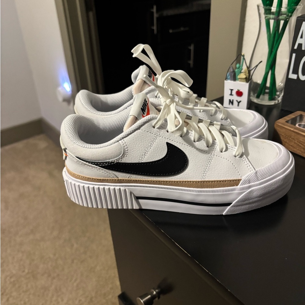nike legacy court lift